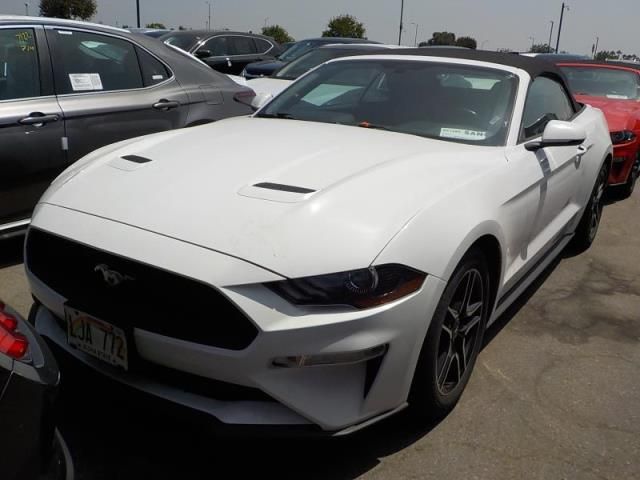 VIN 1FATP8UH7J5105832 2018 FORD MUSTANG no.1