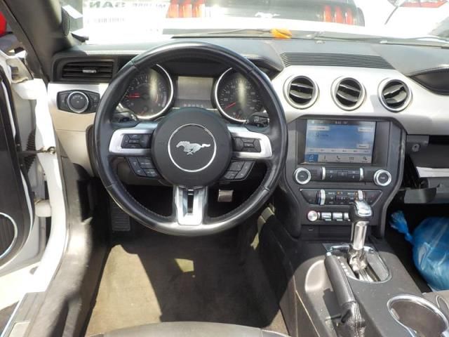 VIN 1FATP8UH7J5105832 2018 FORD MUSTANG no.4