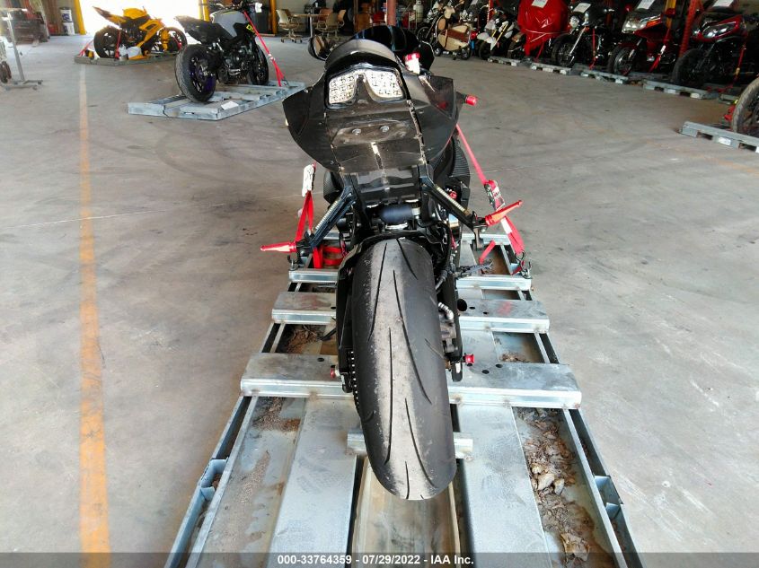 2017 SUZUKI GSX-R600 JS1GN7FA2H2101348