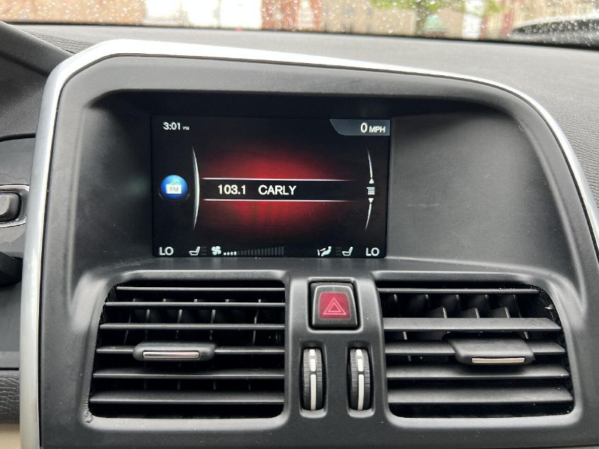 2015 VOLVO XC60 T6 YV4902RK8F2669652