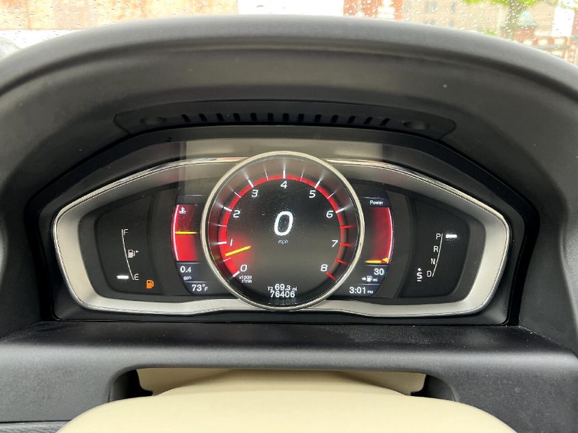 2015 VOLVO XC60 T6 YV4902RK8F2669652