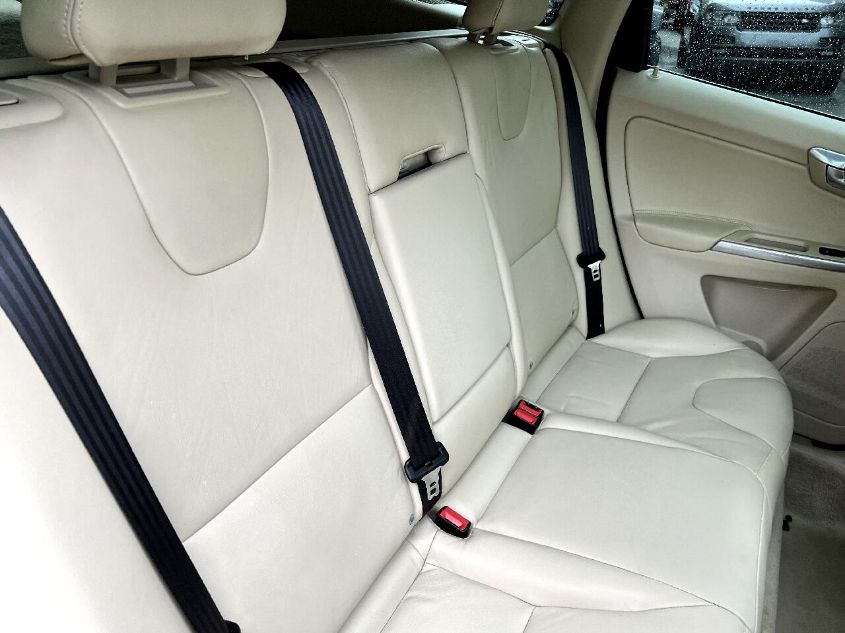 2015 VOLVO XC60 T6 YV4902RK8F2669652