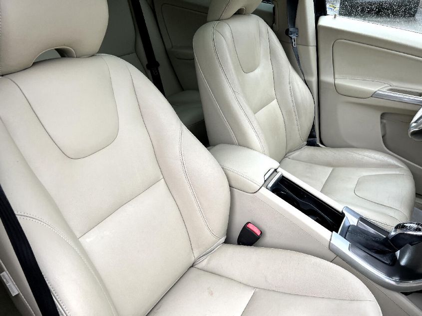 2015 VOLVO XC60 T6 YV4902RK8F2669652