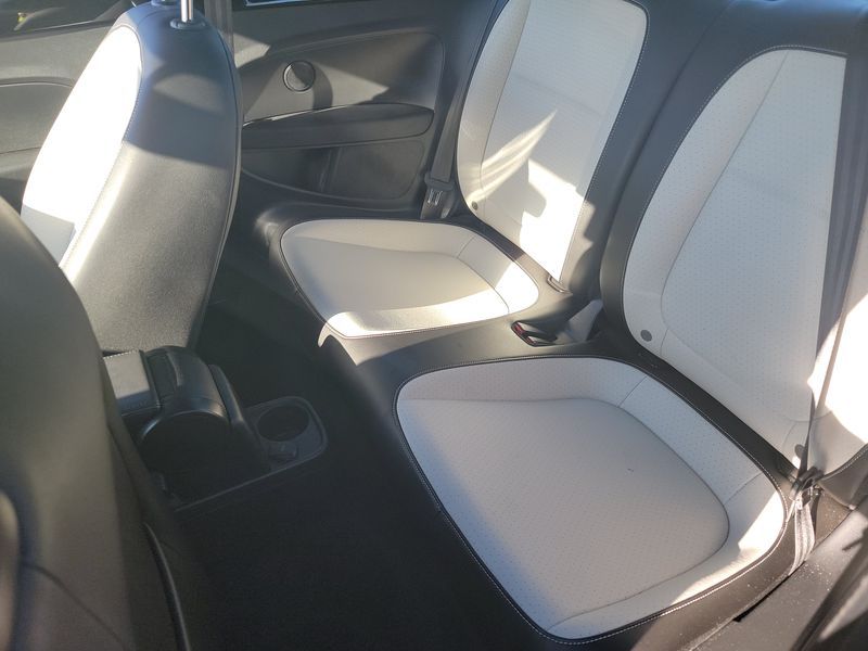 2019 VOLKSWAGEN BEETLE SE 3VWJD7AT4KM717945