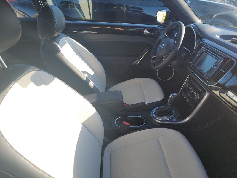 2019 VOLKSWAGEN BEETLE SE 3VWJD7AT4KM717945