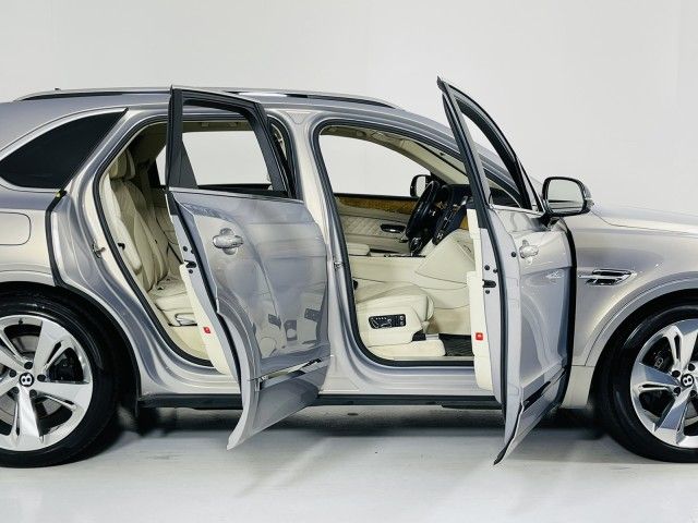 2017 BENTLEY BENTAYGA W12 SJAAC2ZV2HC012572