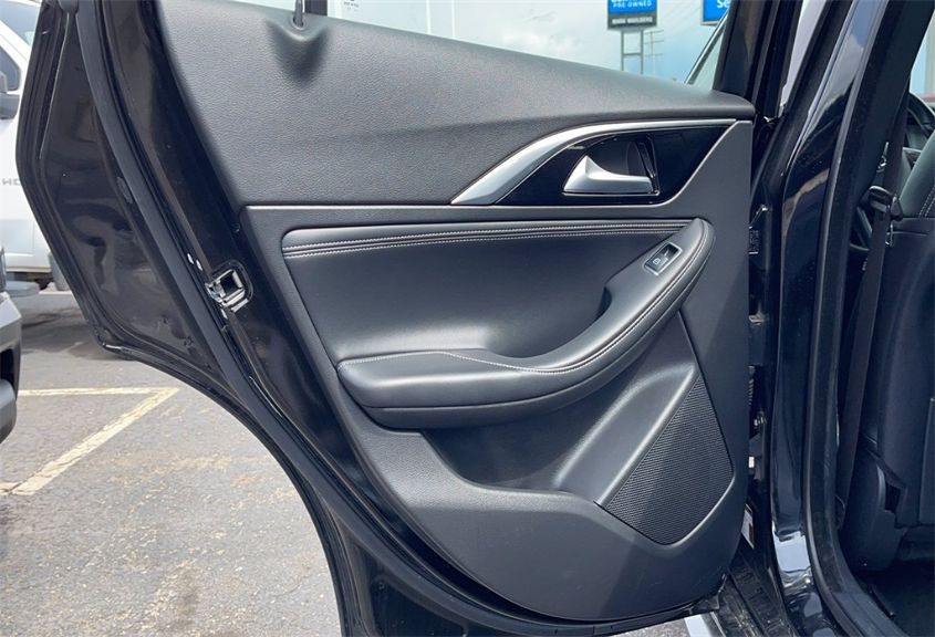 2018 INFINITI QX30 LUXURY SJKCH5CP5JA058612