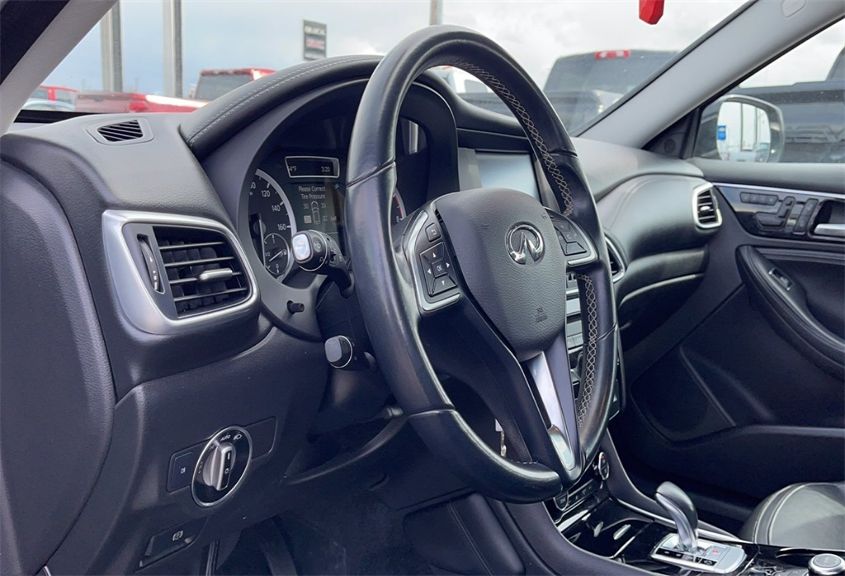 2018 INFINITI QX30 LUXURY SJKCH5CP5JA058612
