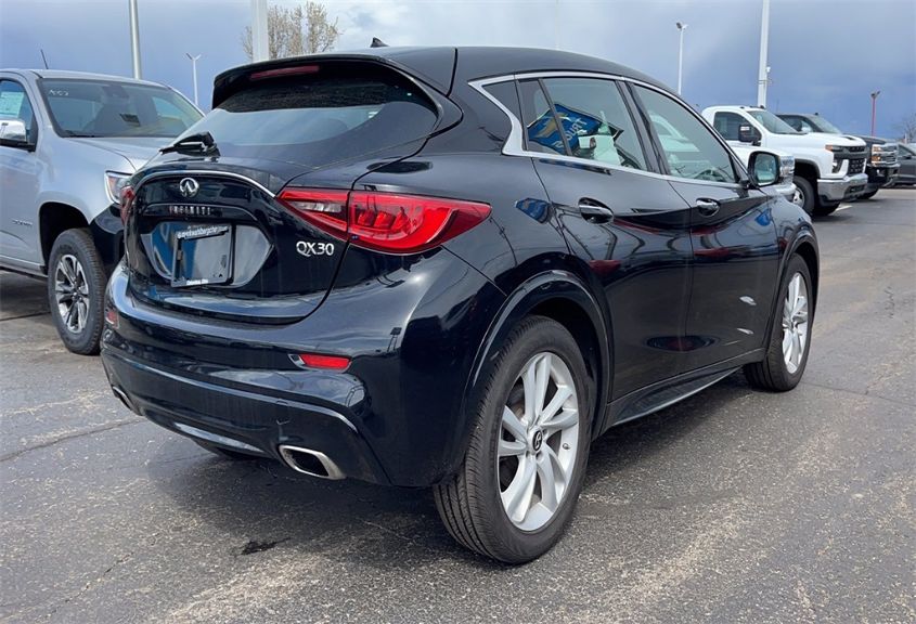 2018 INFINITI QX30 LUXURY SJKCH5CP5JA058612