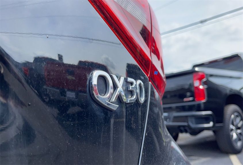 2018 INFINITI QX30 LUXURY SJKCH5CP5JA058612