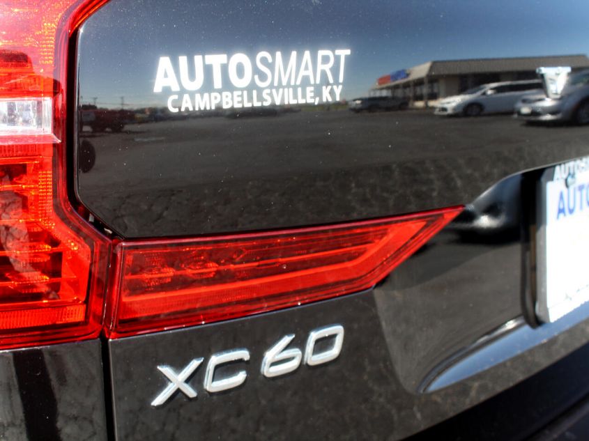 2018 VOLVO XC60 R-DESIGN YV4102RM2J1008762