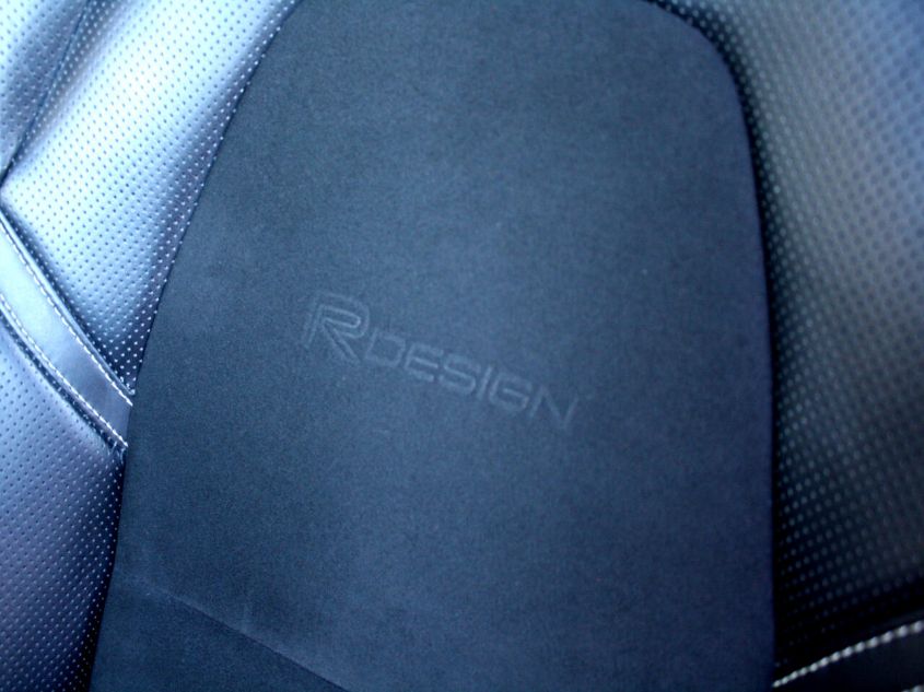 2018 VOLVO XC60 R-DESIGN YV4102RM2J1008762