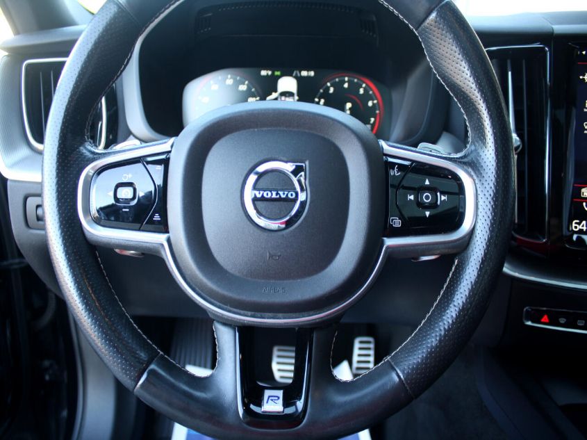 2018 VOLVO XC60 R-DESIGN YV4102RM2J1008762
