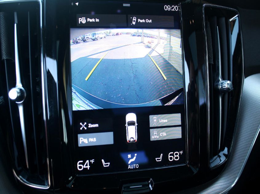 2018 VOLVO XC60 R-DESIGN YV4102RM2J1008762