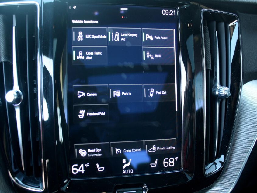 2018 VOLVO XC60 R-DESIGN YV4102RM2J1008762