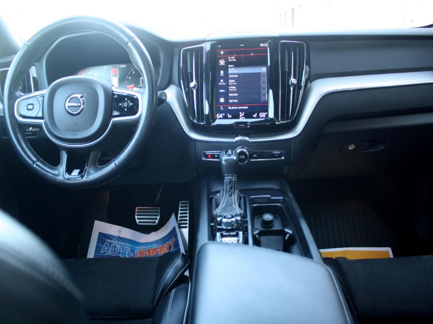 2018 VOLVO XC60 R-DESIGN YV4102RM2J1008762