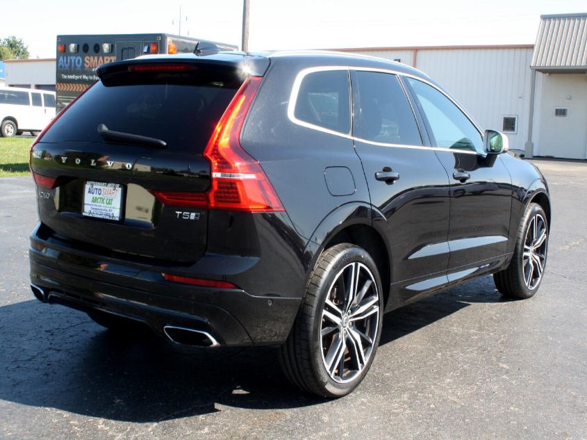 2018 VOLVO XC60 R-DESIGN YV4102RM2J1008762