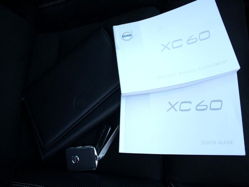 2018 VOLVO XC60 R-DESIGN YV4102RM2J1008762