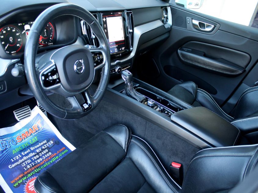 2018 VOLVO XC60 R-DESIGN YV4102RM2J1008762