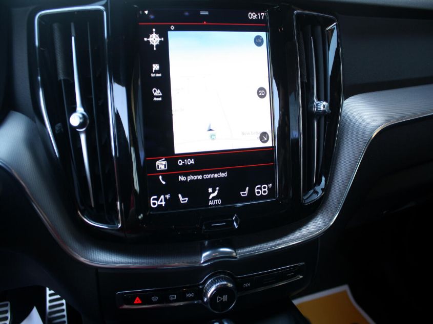 2018 VOLVO XC60 R-DESIGN YV4102RM2J1008762