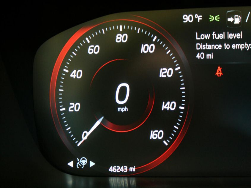 2018 VOLVO XC60 R-DESIGN YV4102RM2J1008762