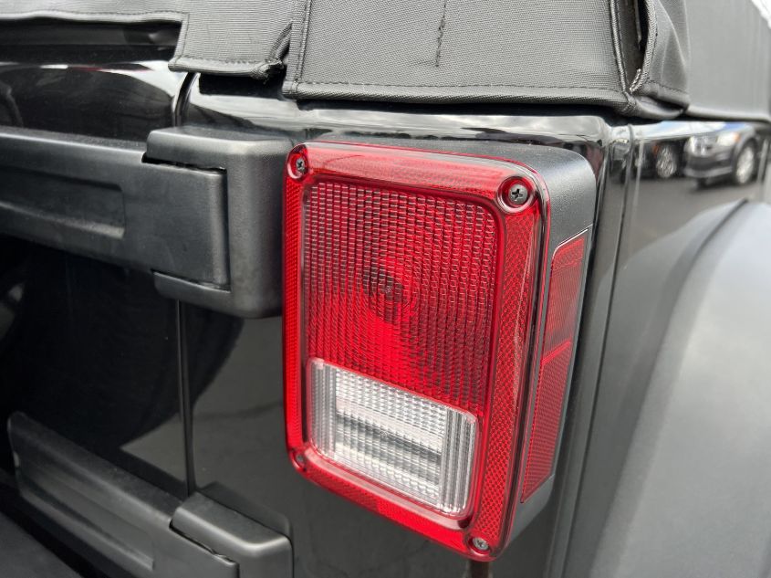 2018 JEEP WRANGLER JK UNLIMITED SPORT S 1C4BJWDG2JL874043