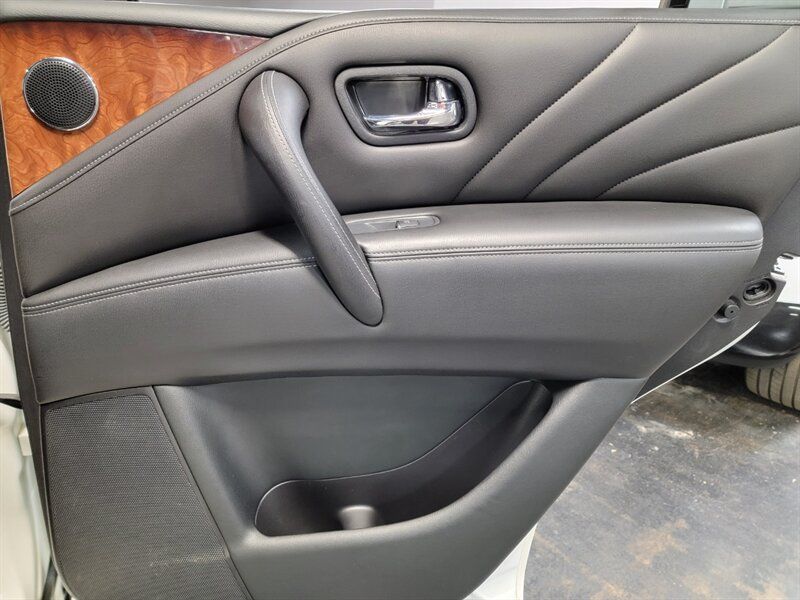 2016 INFINITI QX80 JN8AZ2NE0G9120482