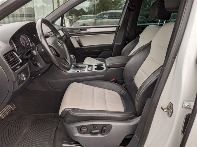 2017 VOLKSWAGEN TOUAREG WOLFSBURG EDITION WVGRF7BP9HD000118