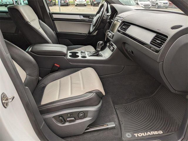 2017 VOLKSWAGEN TOUAREG WOLFSBURG EDITION WVGRF7BP9HD000118