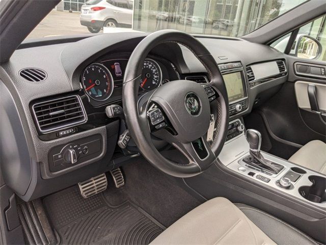 2017 VOLKSWAGEN TOUAREG WOLFSBURG EDITION WVGRF7BP9HD000118