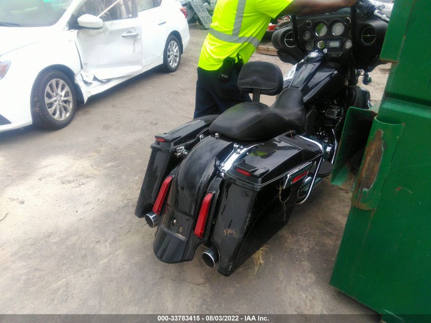 2011 HARLEY-DAVIDSON FLHTK 1HD1KEM3XBB676882