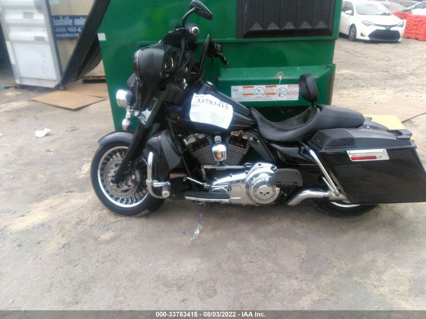 2011 HARLEY-DAVIDSON FLHTK 1HD1KEM3XBB676882