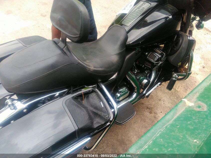 2011 HARLEY-DAVIDSON FLHTK 1HD1KEM3XBB676882