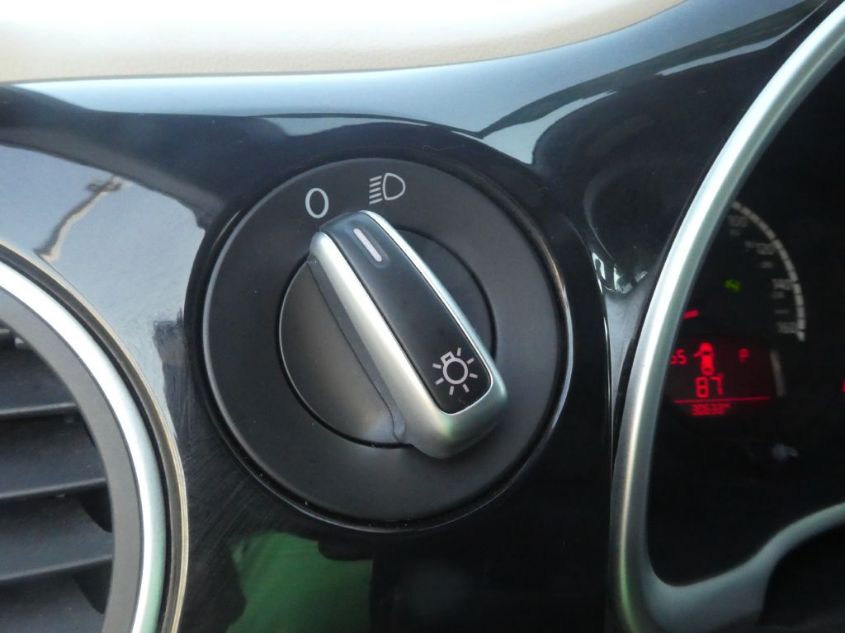 2013 VOLKSWAGEN BEETLE CONVERTIBLE 2.5L 3VW5X7AT4DM820004