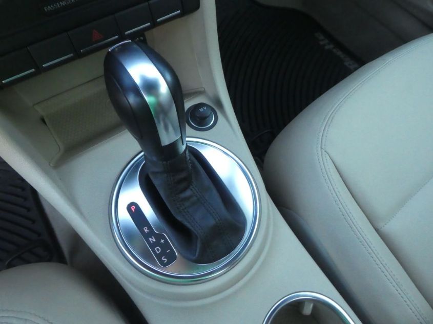 2013 VOLKSWAGEN BEETLE CONVERTIBLE 2.5L 3VW5X7AT4DM820004