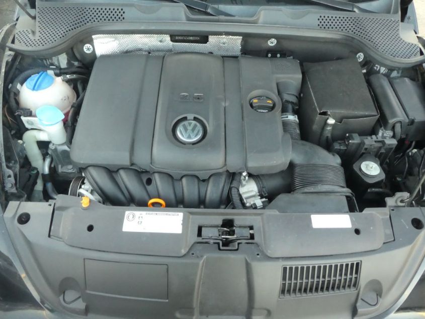 2013 VOLKSWAGEN BEETLE CONVERTIBLE 2.5L 3VW5X7AT4DM820004