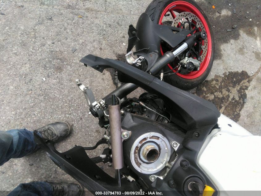 2021 DUCATI PANIGALE V2 ZDMHAATWXMB002892