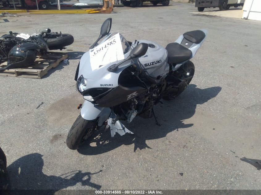 2022 SUZUKI GSX-R1000 JS1DM11B6N7100012