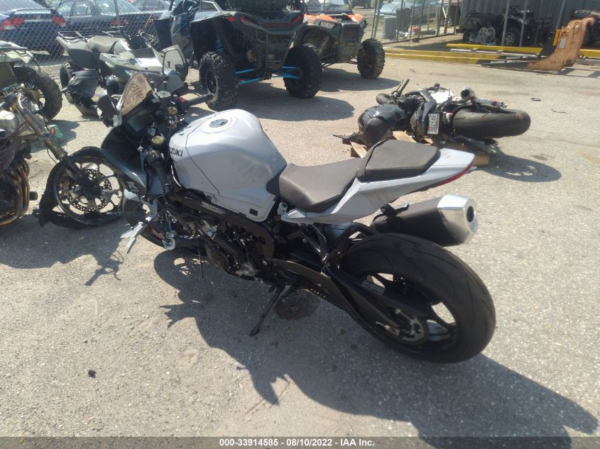 2022 SUZUKI GSX-R1000 JS1DM11B6N7100012