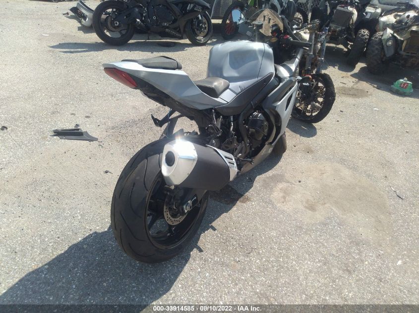 2022 SUZUKI GSX-R1000 JS1DM11B6N7100012