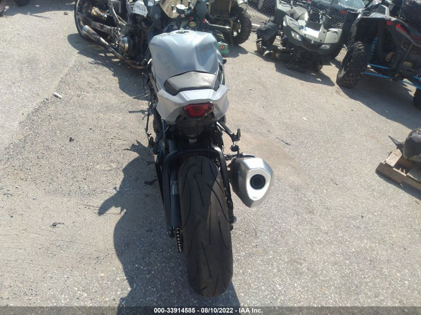 2022 SUZUKI GSX-R1000 JS1DM11B6N7100012