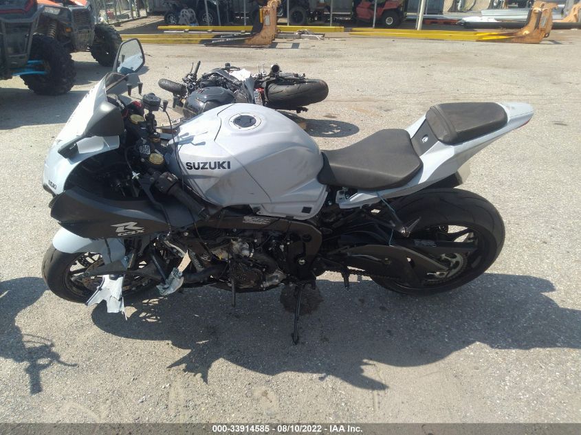 2022 SUZUKI GSX-R1000 JS1DM11B6N7100012