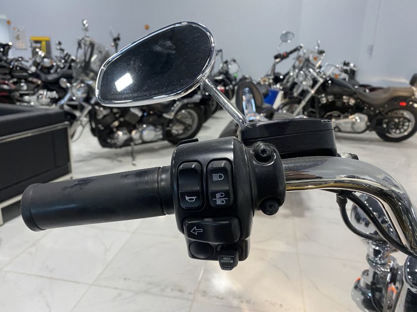 2017 HARLEY-DAVIDSON FLHR ROAD KING 1HD1FBC19HB646297