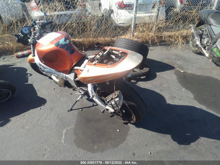 2001 SUZUKI GSX-R1000 JS1GT74A612105353