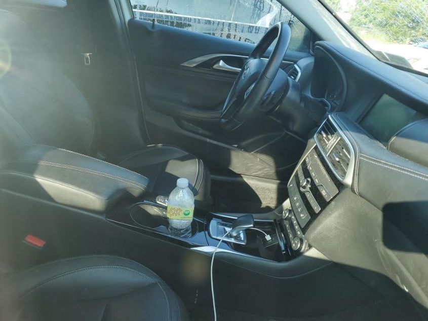 2018 INFINITI QX30 ESSENTIAL SJKCH5CR7JA005900