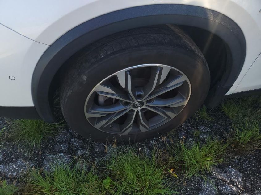 2018 INFINITI QX30 ESSENTIAL SJKCH5CR7JA005900