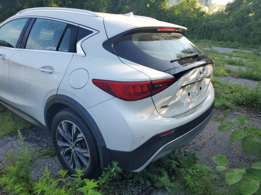 2018 INFINITI QX30 ESSENTIAL SJKCH5CR7JA005900