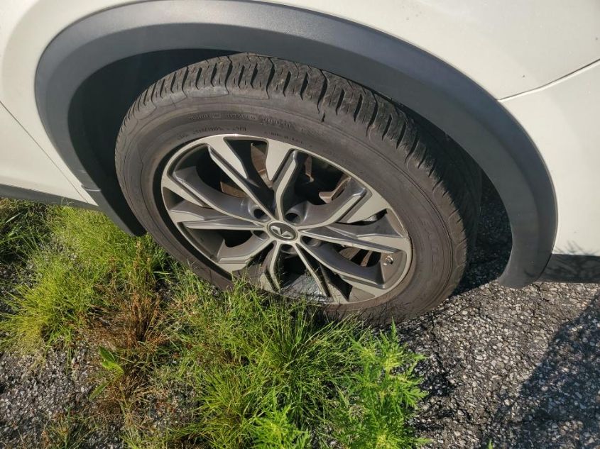 2018 INFINITI QX30 ESSENTIAL SJKCH5CR7JA005900