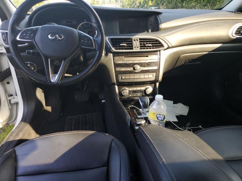2018 INFINITI QX30 ESSENTIAL SJKCH5CR7JA005900