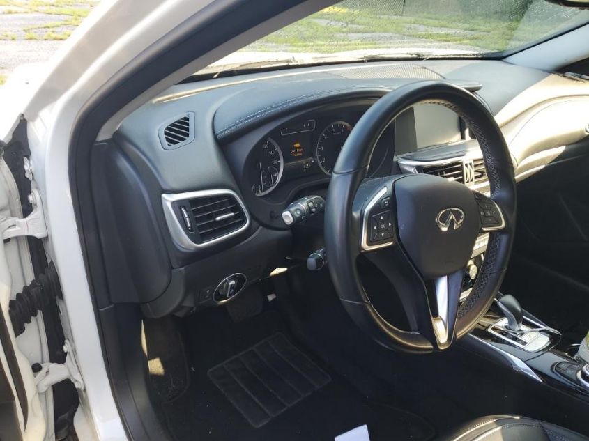 2018 INFINITI QX30 ESSENTIAL SJKCH5CR7JA005900